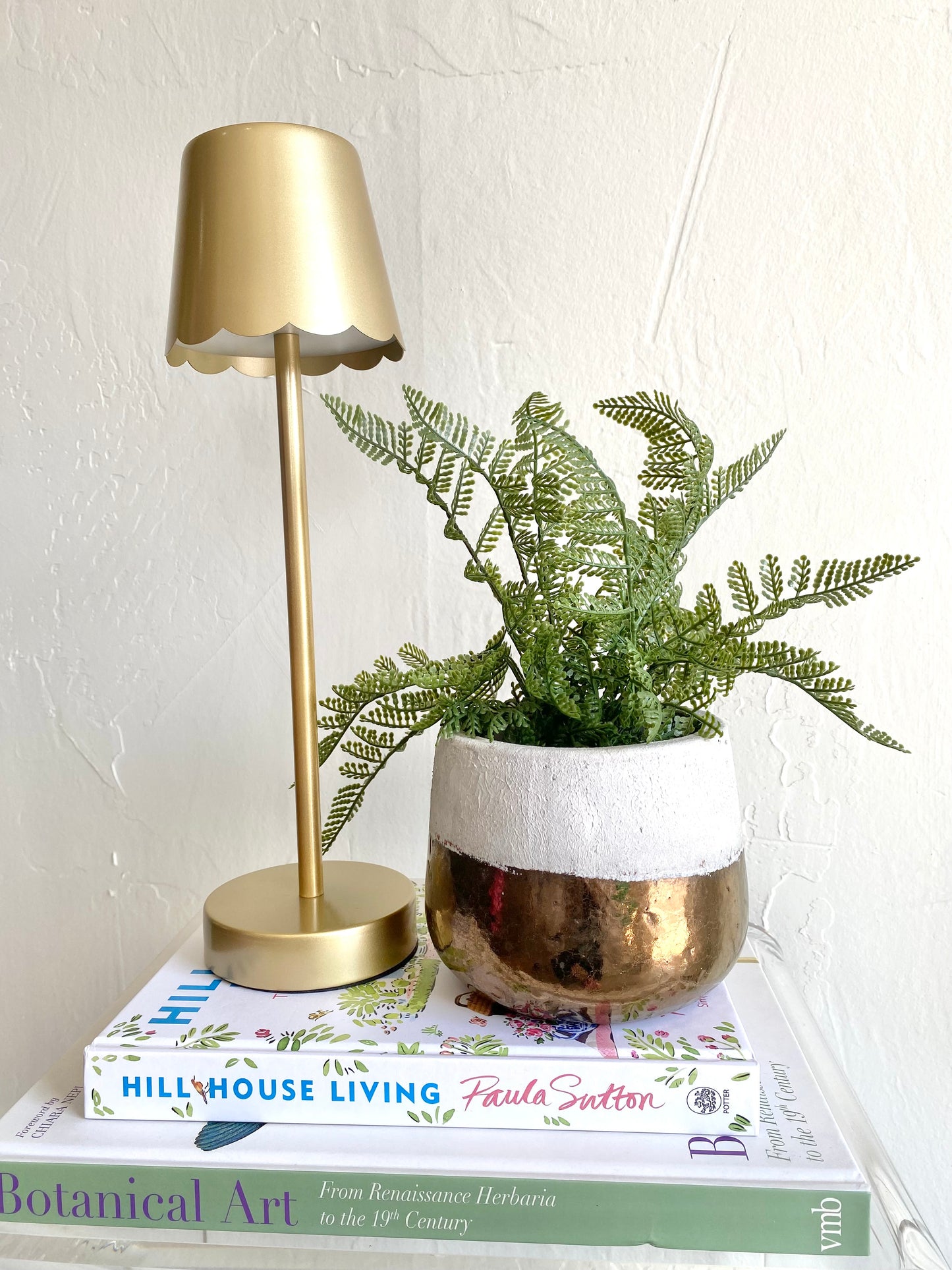 Gold LED Table Lamp with Scalloped Edge