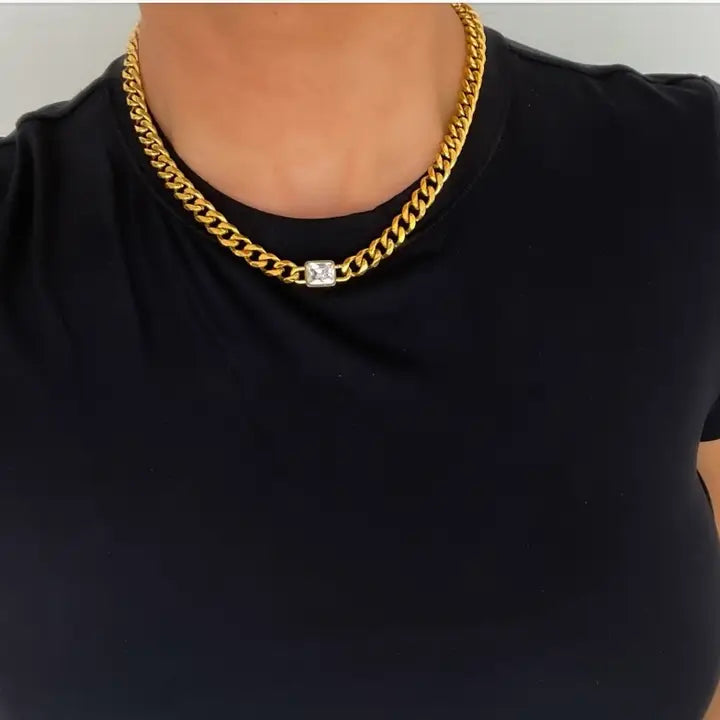 Hailee Pendant Chain Necklace