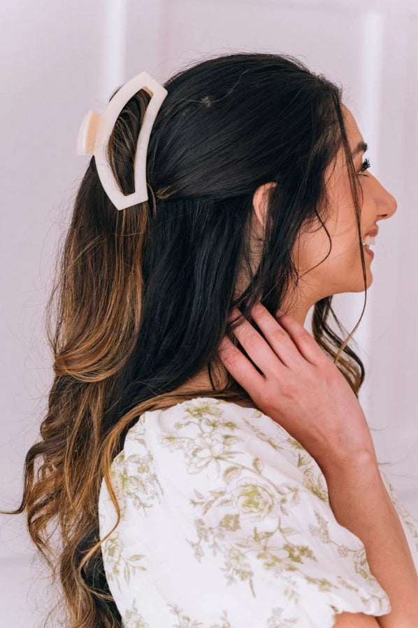 Almond Beige Medium Hair Clip